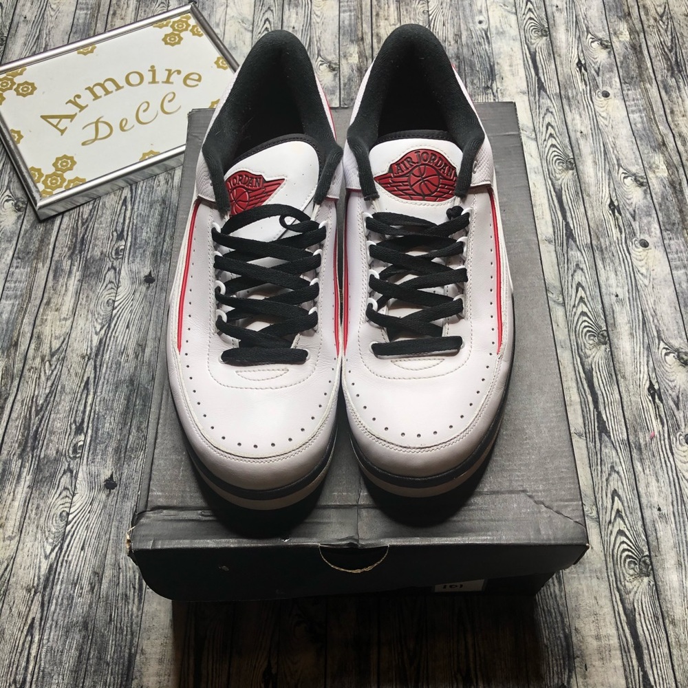 Air Jordan Retro 2 Lows